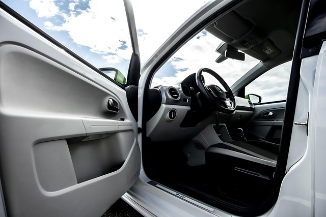 Výlet pro dva zamilované páry vozem z autopůjčovny